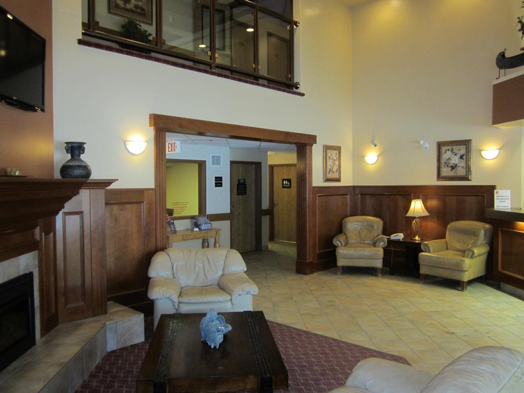 Super 8 By Wyndham Fort Nelson Bc Dış mekan fotoğraf