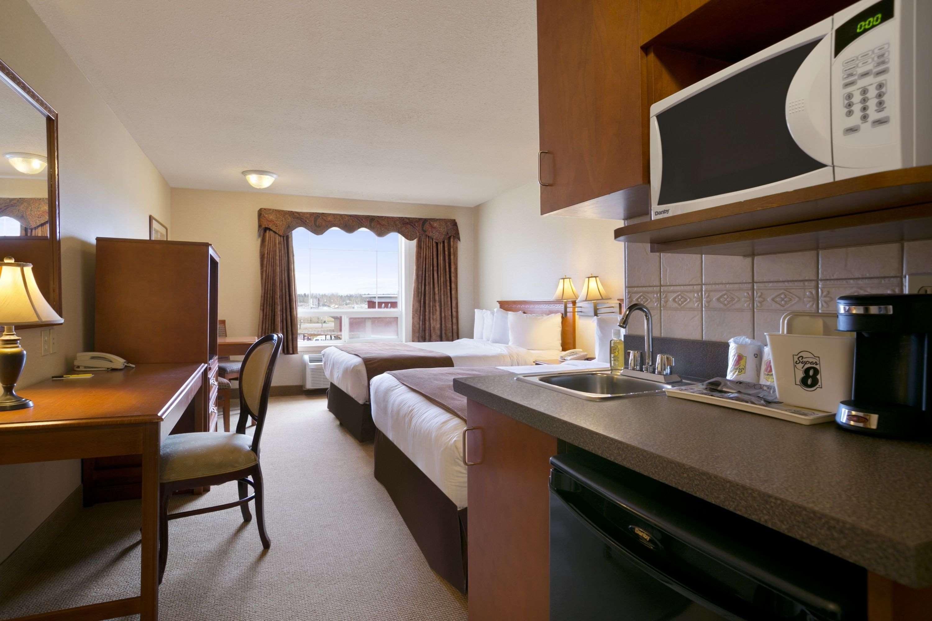 Super 8 By Wyndham Fort Nelson Bc Dış mekan fotoğraf