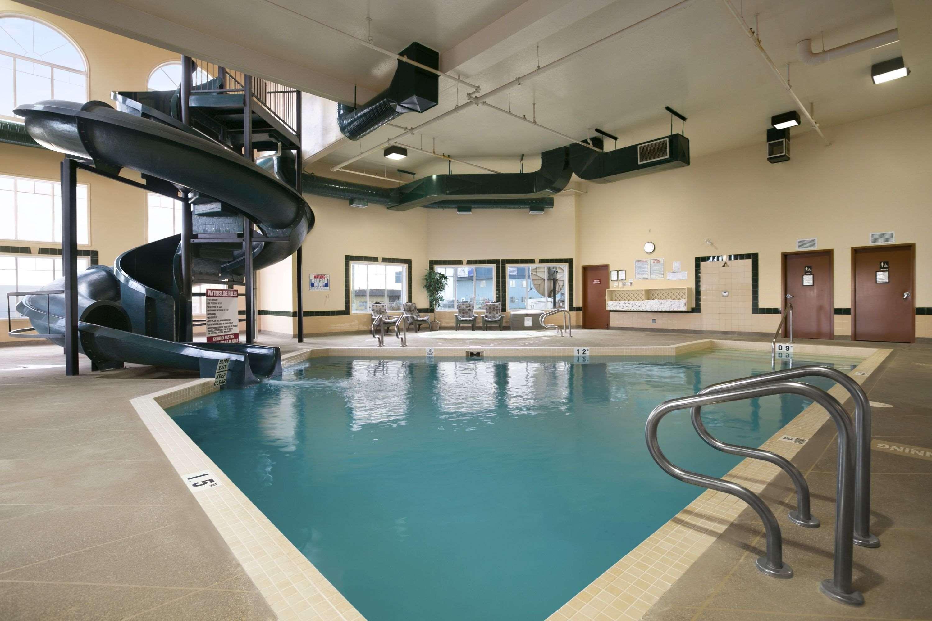 Super 8 By Wyndham Fort Nelson Bc Dış mekan fotoğraf