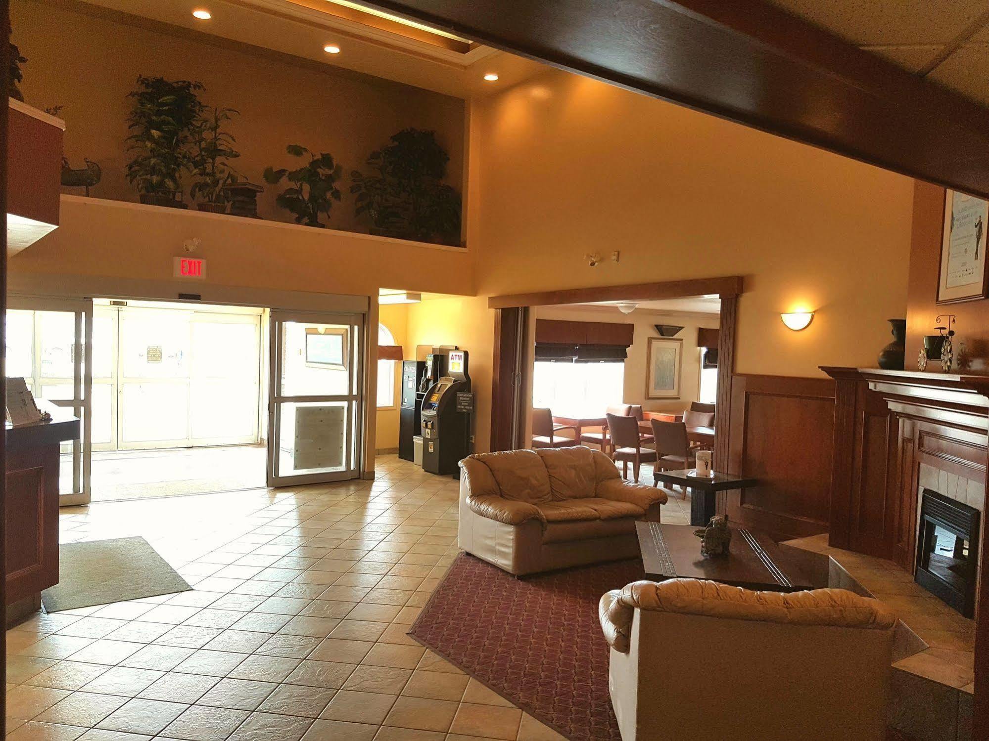 Super 8 By Wyndham Fort Nelson Bc Dış mekan fotoğraf