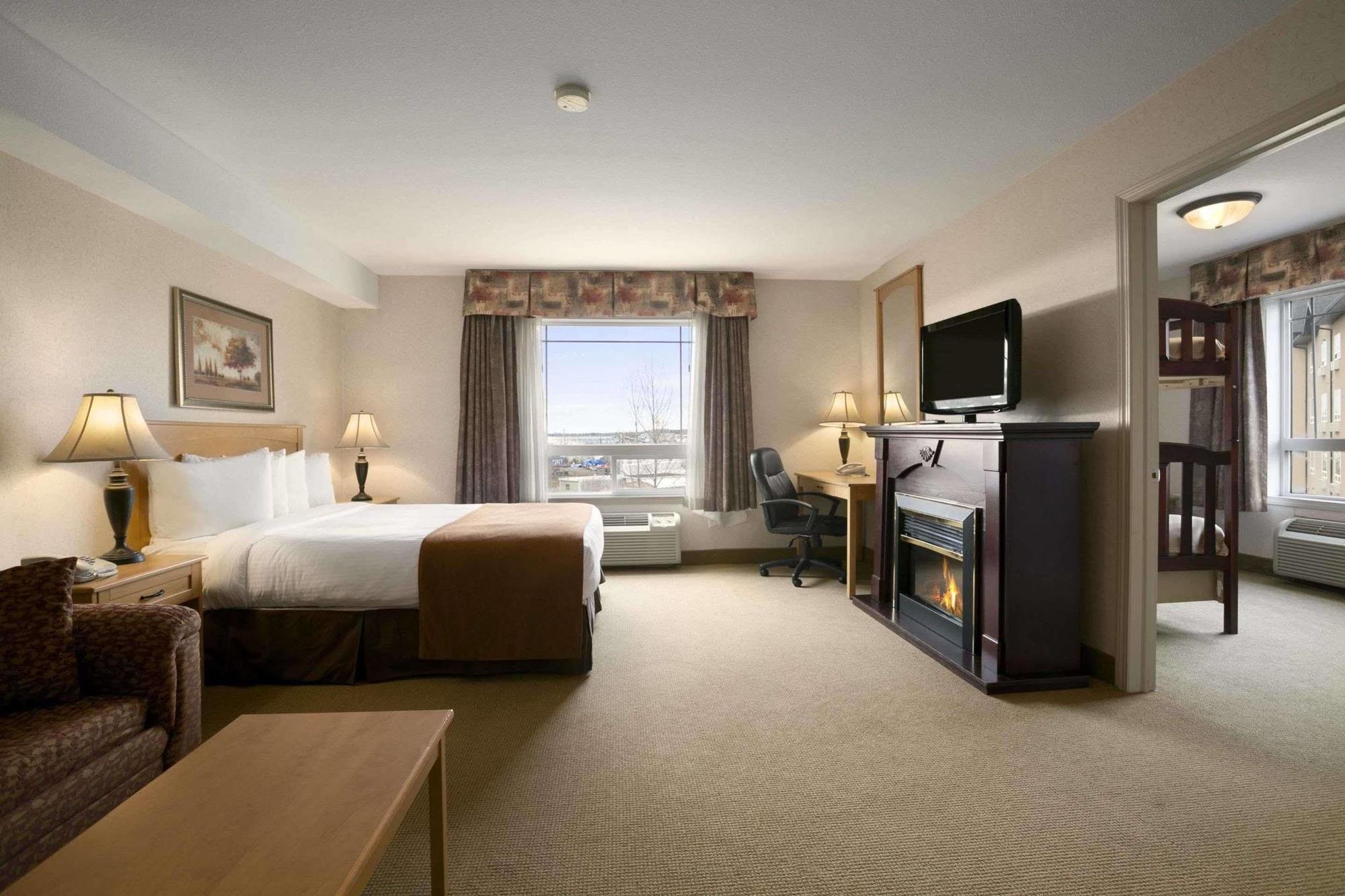 Super 8 By Wyndham Fort Nelson Bc Dış mekan fotoğraf