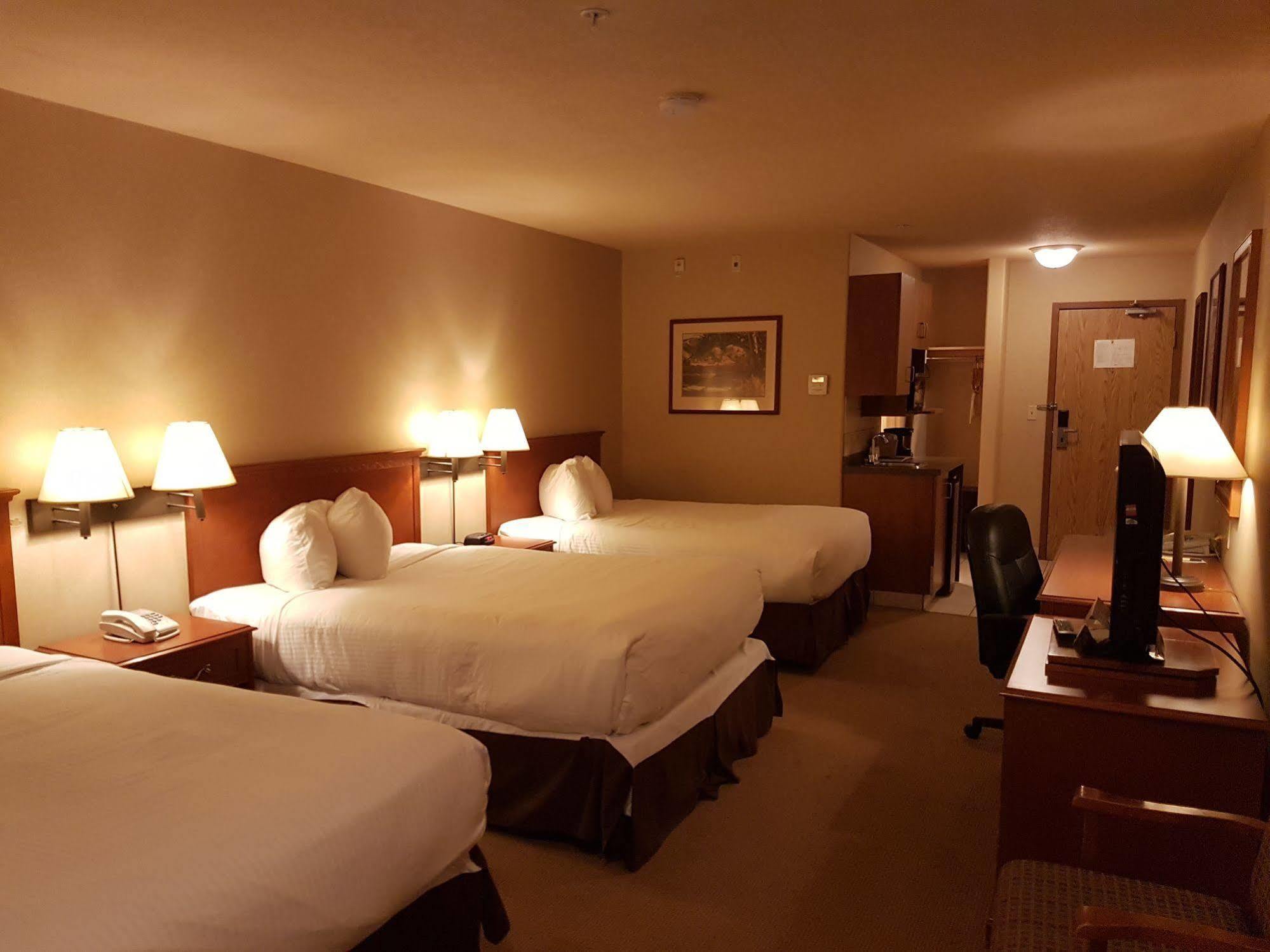 Super 8 By Wyndham Fort Nelson Bc Dış mekan fotoğraf