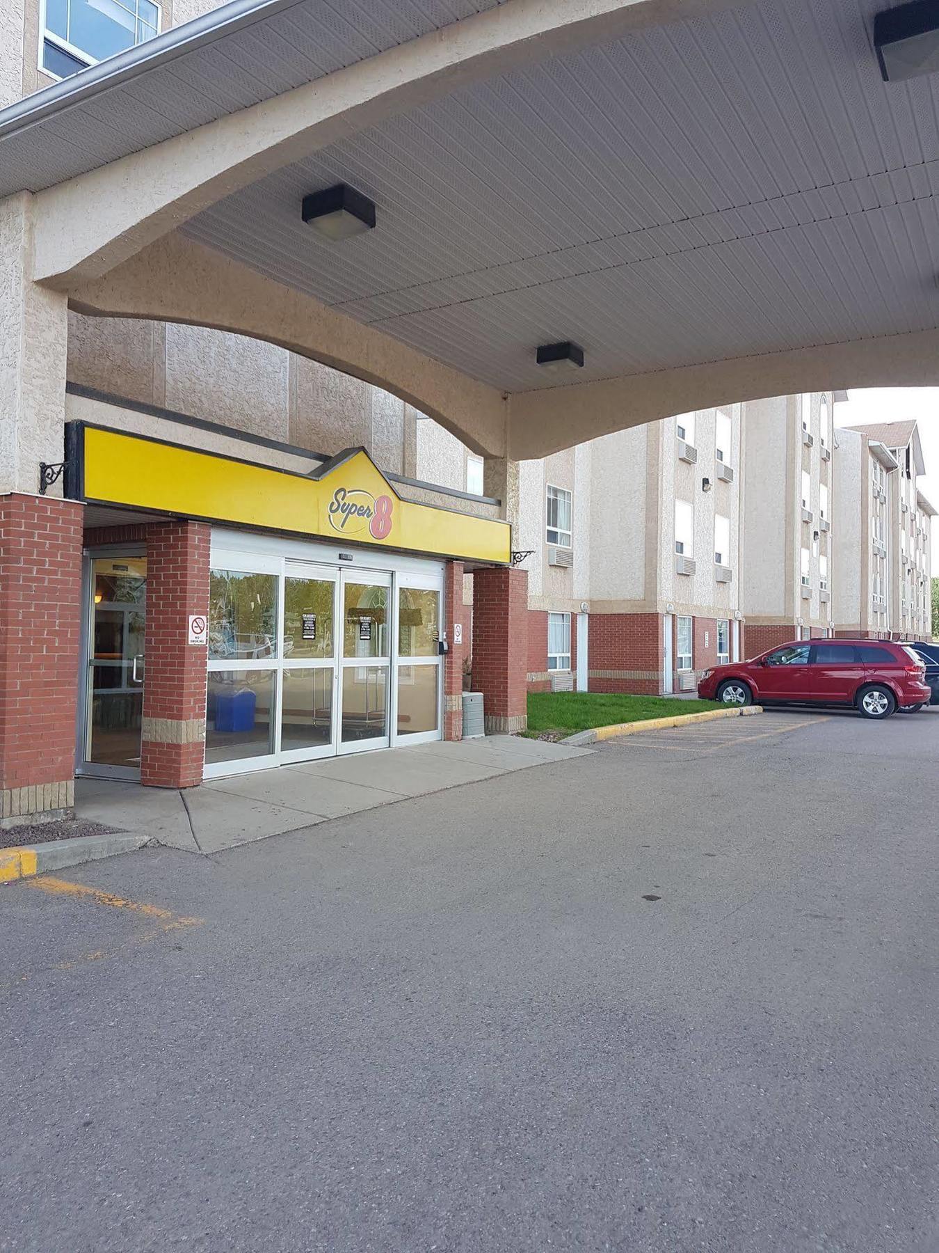 Super 8 By Wyndham Fort Nelson Bc Dış mekan fotoğraf
