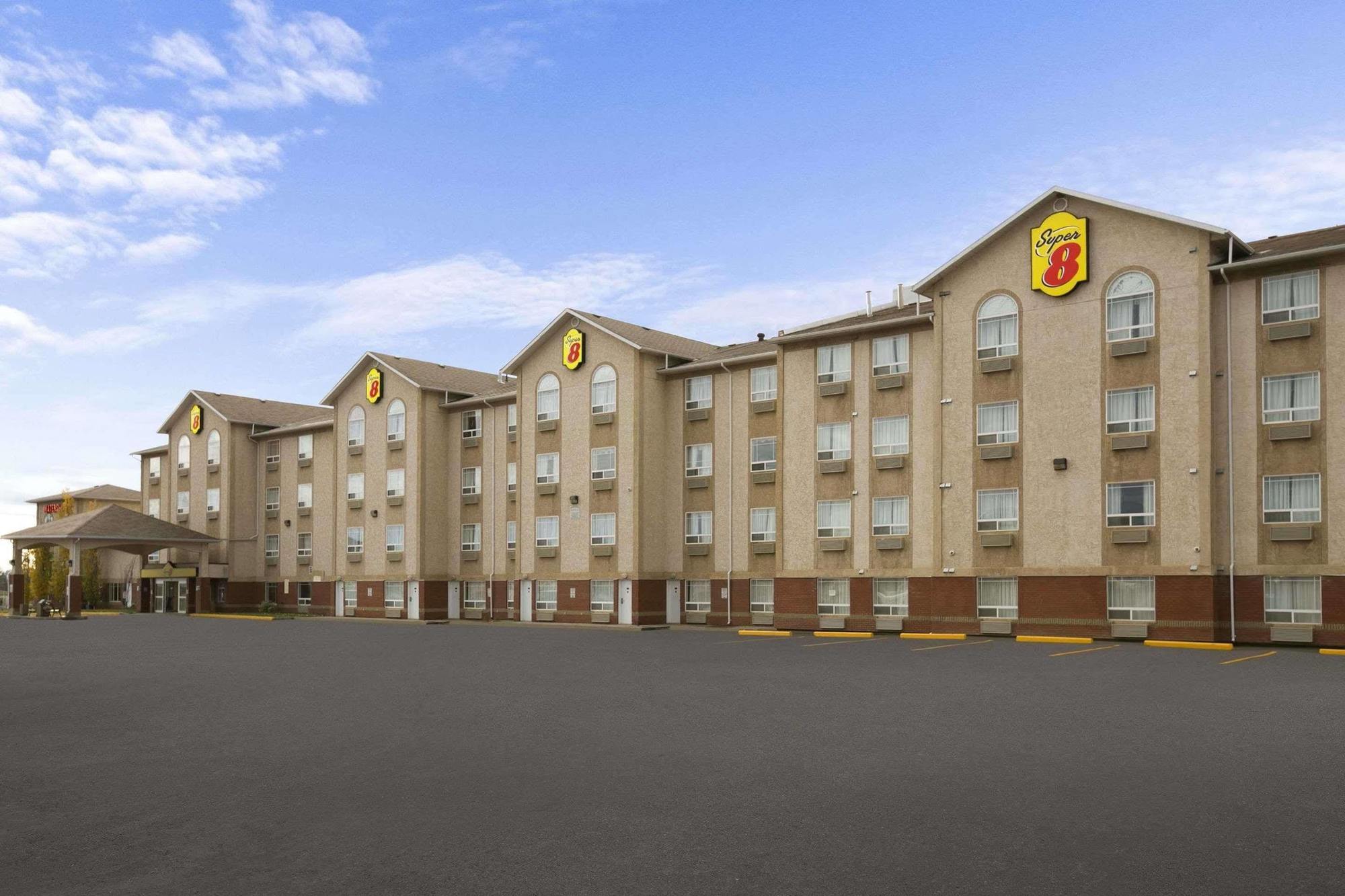 Super 8 By Wyndham Fort Nelson Bc Dış mekan fotoğraf