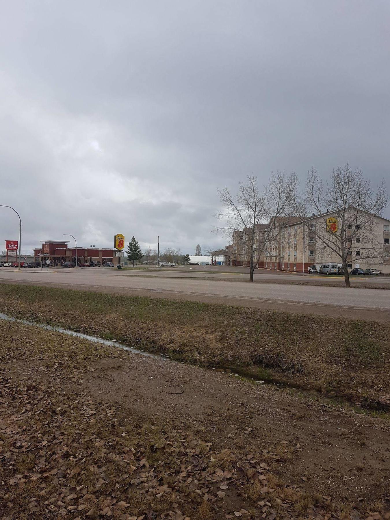 Super 8 By Wyndham Fort Nelson Bc Dış mekan fotoğraf